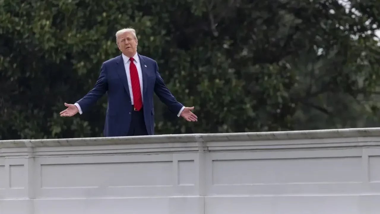 Entran en vigor los nuevos aranceles de Trump y arrecia la guerra comercial con sus socios