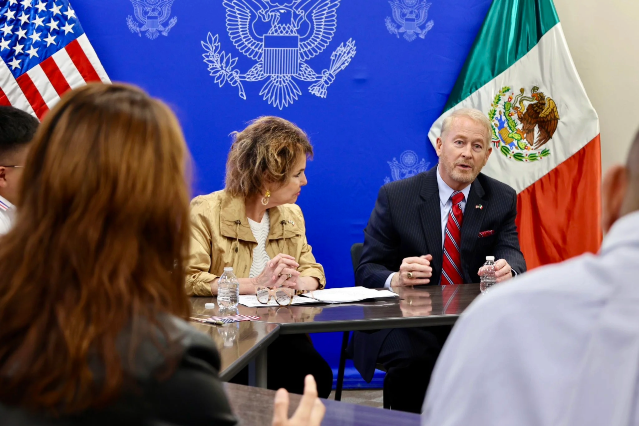 Embajador de EU en México dice que los carteles del narco ‘se están yendo a la quiebra’