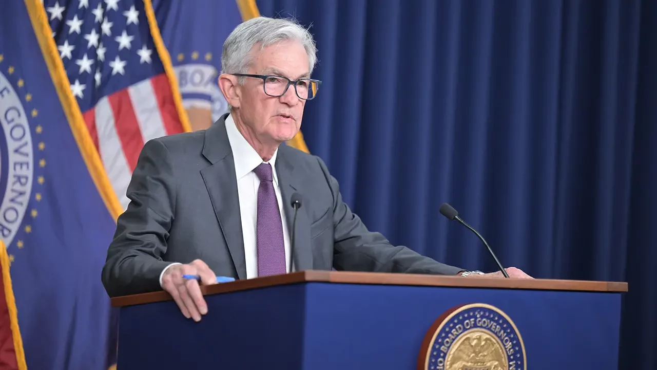 Powell de la Fed aborda la economía dividida entre riesgos para el crecimiento, el empleo y los precios
