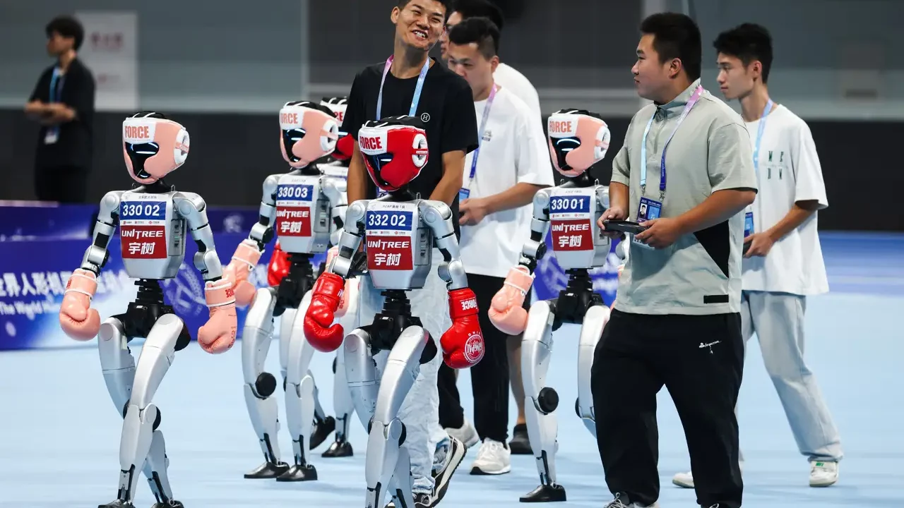 Los robots compiten, juegan fútbol, se estrellan y colapsan en las ‘Olimpiadas de robots’ de China
