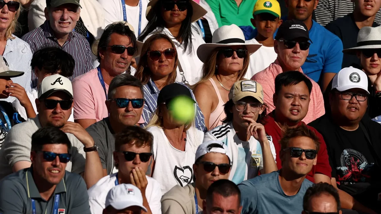 CEO polaco que arrebató gorra del US Open a un niño, se disculpa tras la humillación mundial