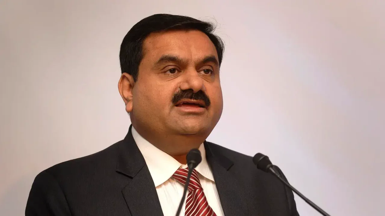 Regulador de India absuelve al multimillonario Gautam Adani