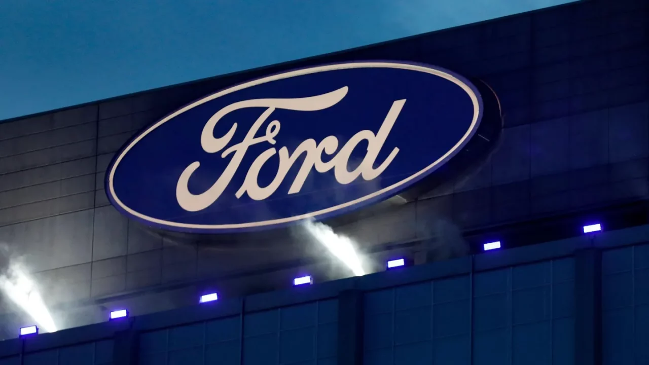 Continúa el año récord de retiradas de Ford: 115,000 camionetas detenidas por problemas con el volante