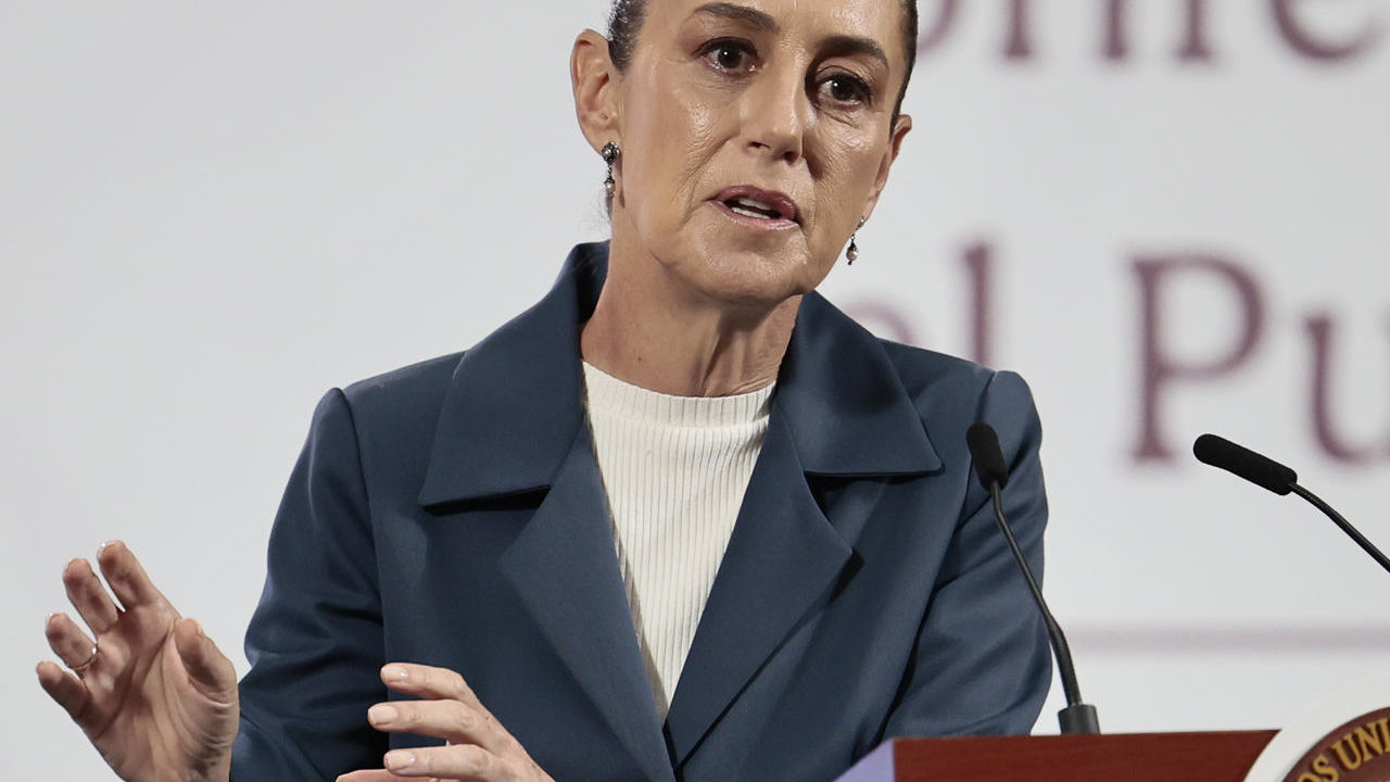Sheinbaum pide ‘investigación a fondo’ sobre migrante abatido en redada en Chicago