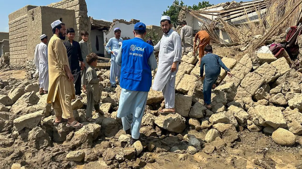 Afganistán registra nuevo terremoto de 5.5; el número de muertos ya supera los 1,400
