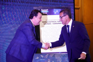 Foto: A la izquierda, Juan José Sierra, presidente nacional de COPARMEX, y Alejandro Valenzuela, presidente del Consejo de Administración de Banco Azteca y Azteca Servicios Financieros.
