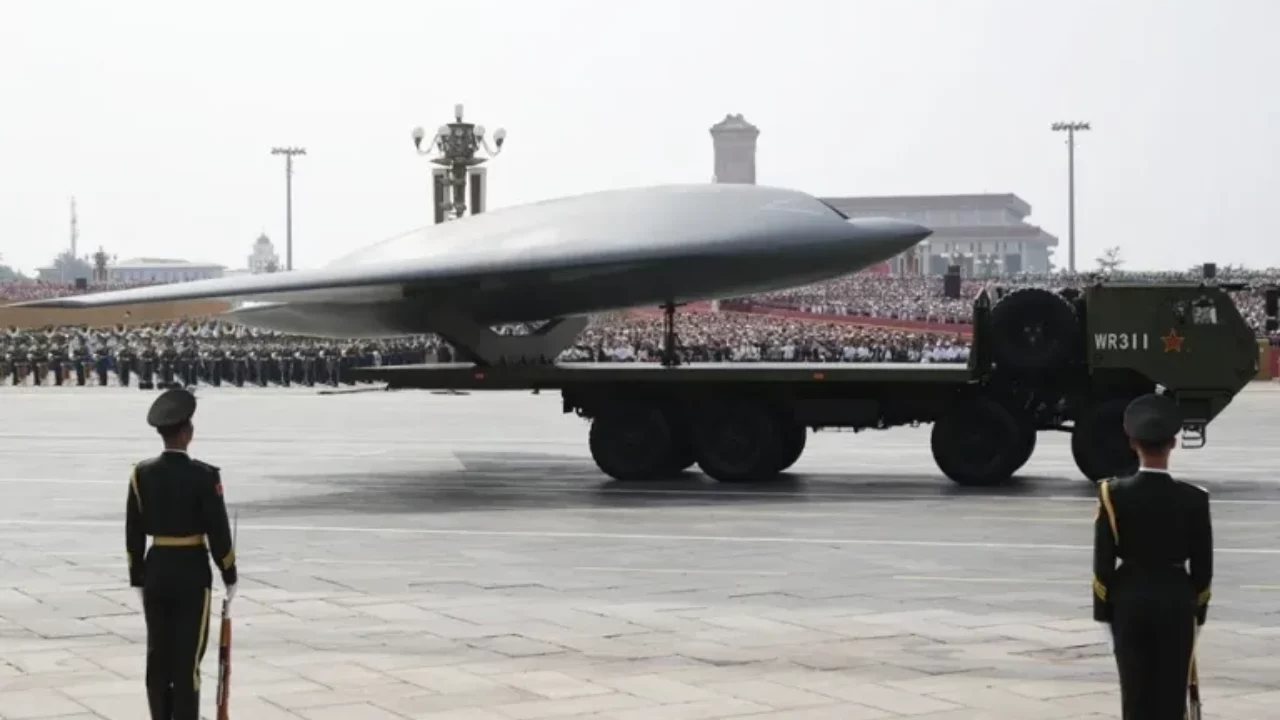 Exhibición de nuevo armamento de China en el desfile militar envía un mensaje de disuasión