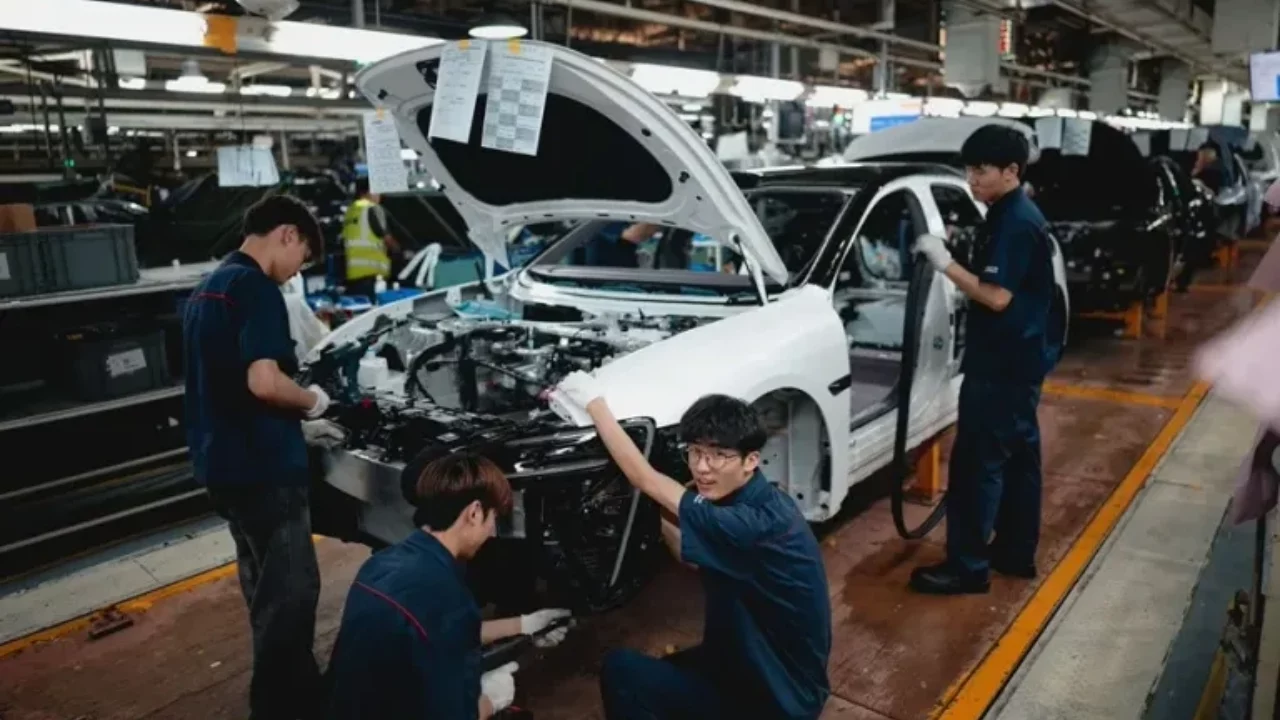 Cómo la tecnología china en vehículos eléctricos está transformando el diseño automotriz global