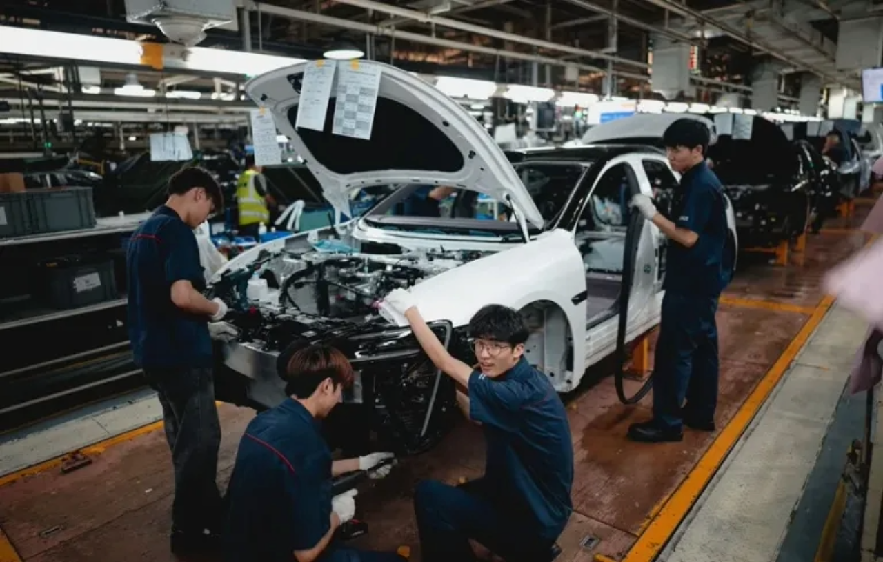 Cómo la tecnología china en vehículos eléctricos está transformando el diseño automotriz global