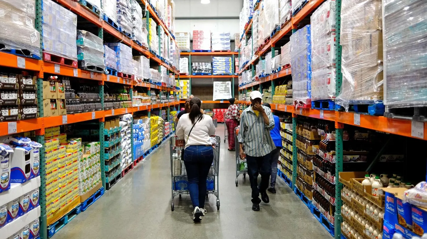 Estadounidenses reportan un ‘fuerte deterioro’ en la confianza económica de EU, según encuesta