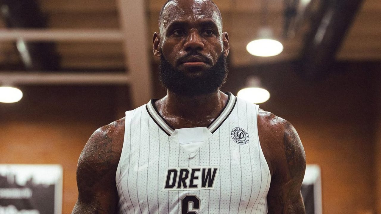 LeBron James escribe un ensayo en un periódico estatal chino para firmar que el renacimiento de la NBA en el país asiático está casi completo
