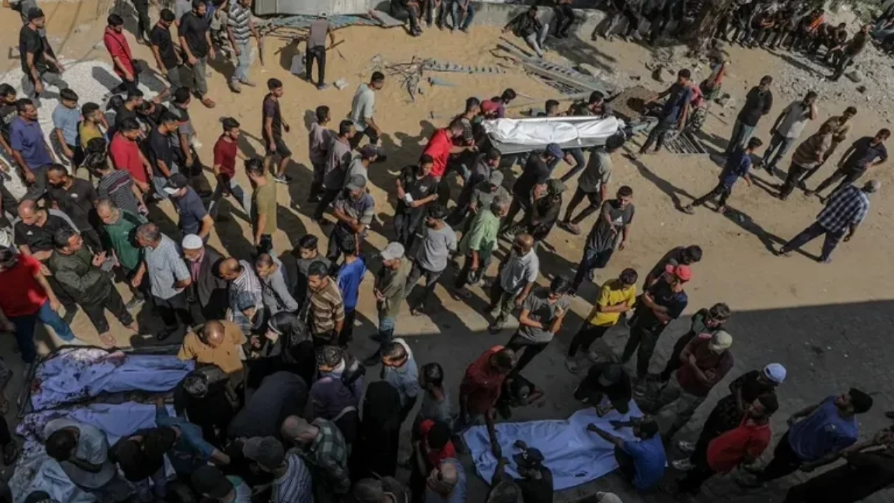 Israel envía tanques a Gaza y expulsa familias  por bombardeos