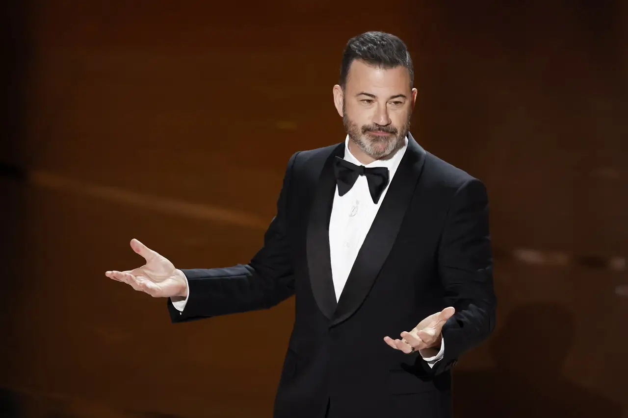 Jimmy Kimmel defiende la libertad de expresión al regresar a la televisión tras su suspensión