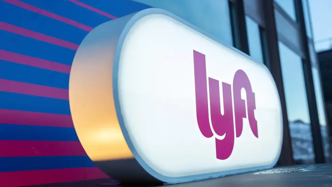 Acciones de Lyft se disparan 14% tras anuncio de alianza con Waymo