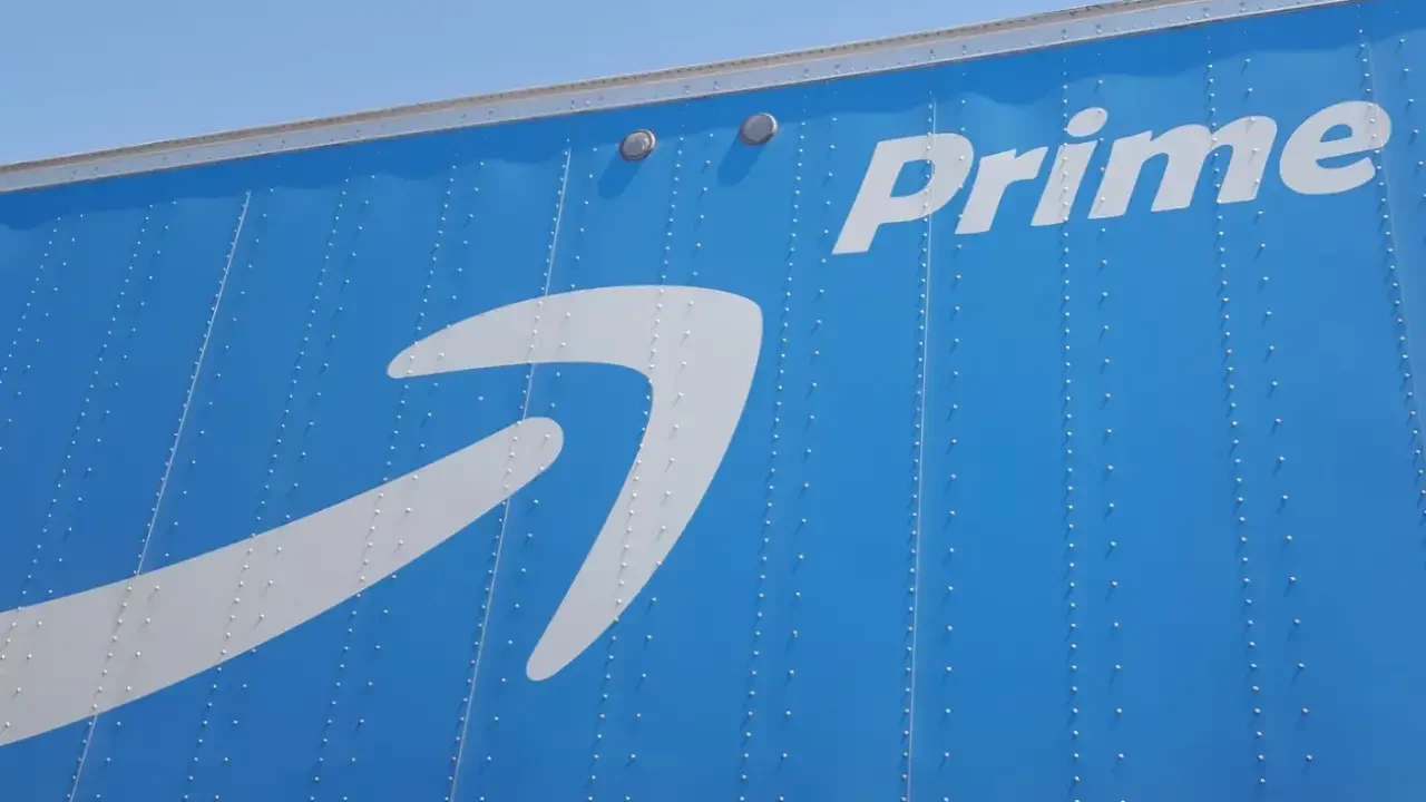 Amazon alcanza acuerdo récord de 2,500 mdd con regulador por tácticas engañosas en Prime