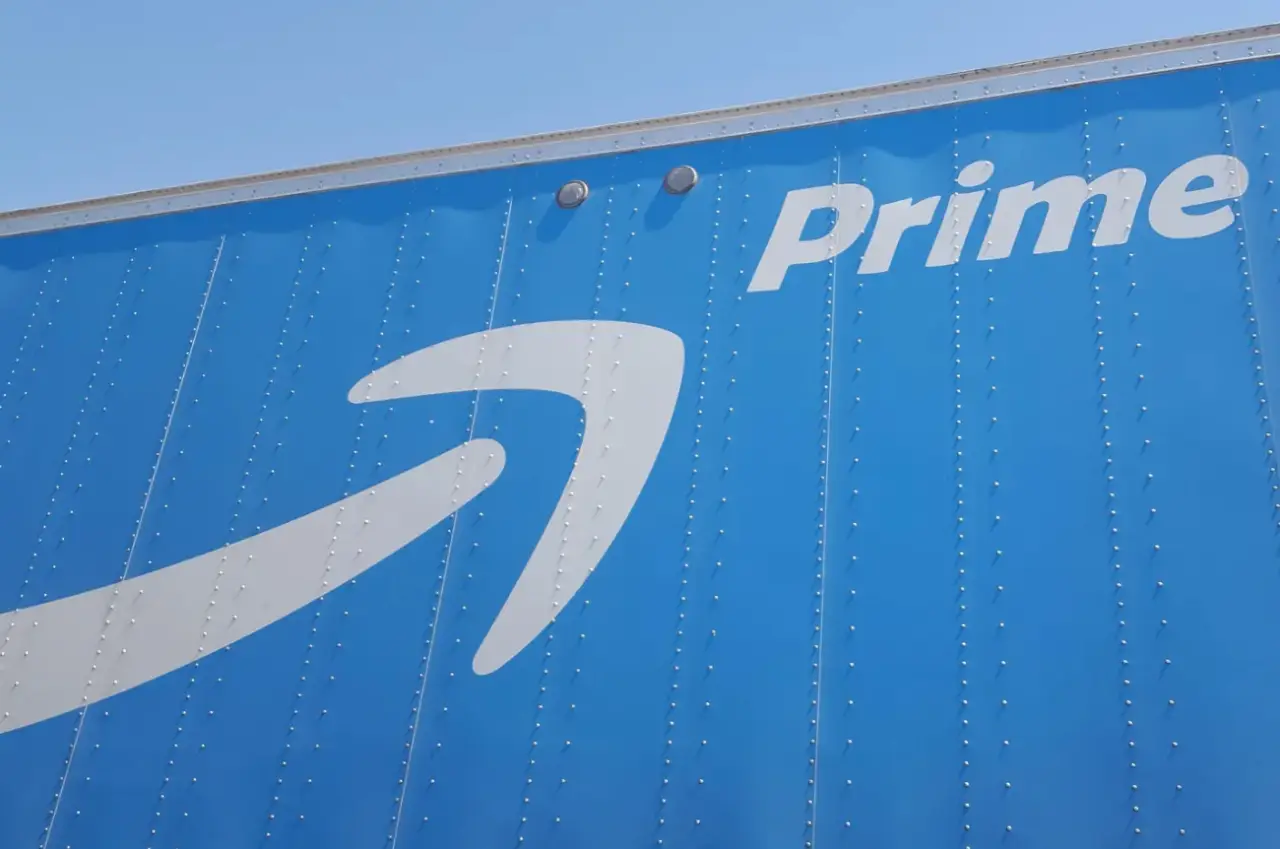Amazon alcanza acuerdo récord de 2,500 mdd con regulador por tácticas engañosas en Prime