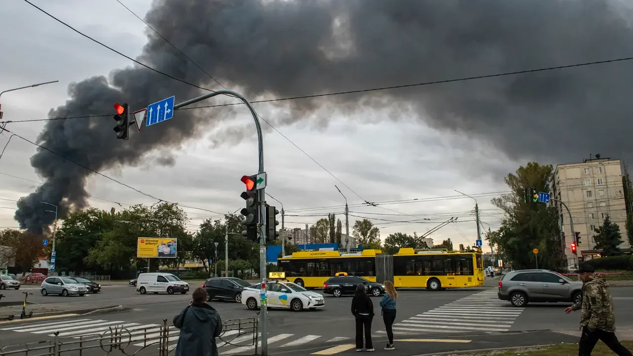 Rusia ataca a Kyiv y otras regiones en un ataque masivo con drones y misiles en Ucrania