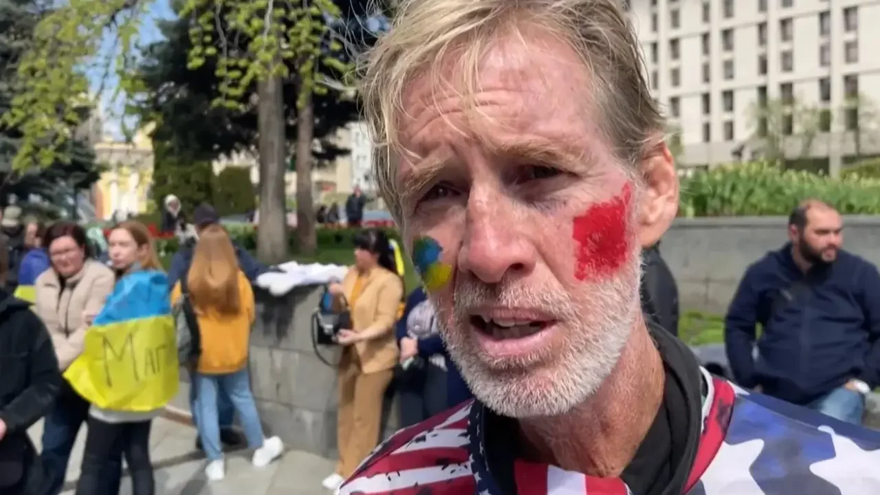 Ryan Routh fue declarado culpable de intento de asesinato contra Trump y luego intentó apuñalarse