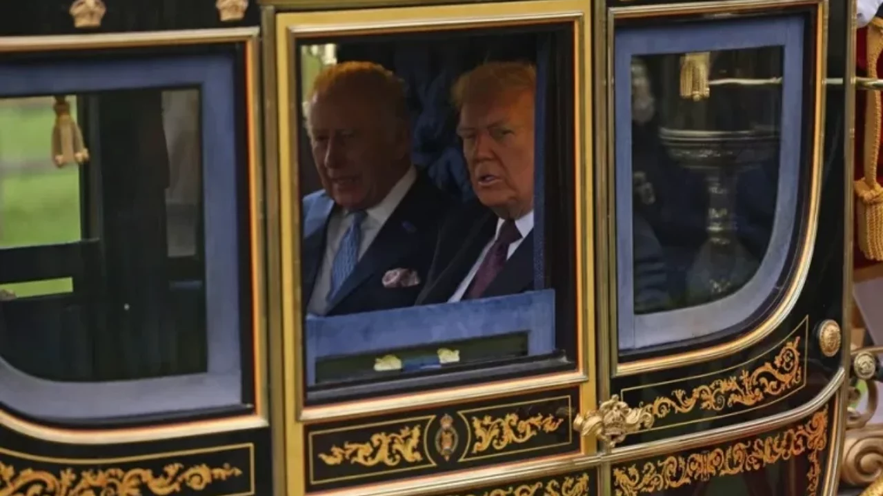 Trump regala al rey Carlos III una réplica de la espada de Eisenhower durante su visita al Reino Unido
