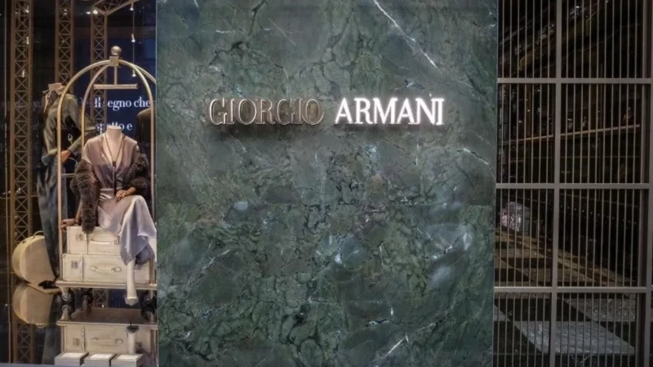Valor de Armani va más allá de su negocio sobre moda: fragancias y gafas suman al emporio