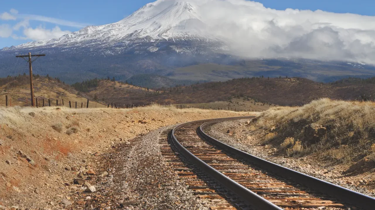Firma de Slim y la española FCC ganan contrato para construir un tren de pasajeros