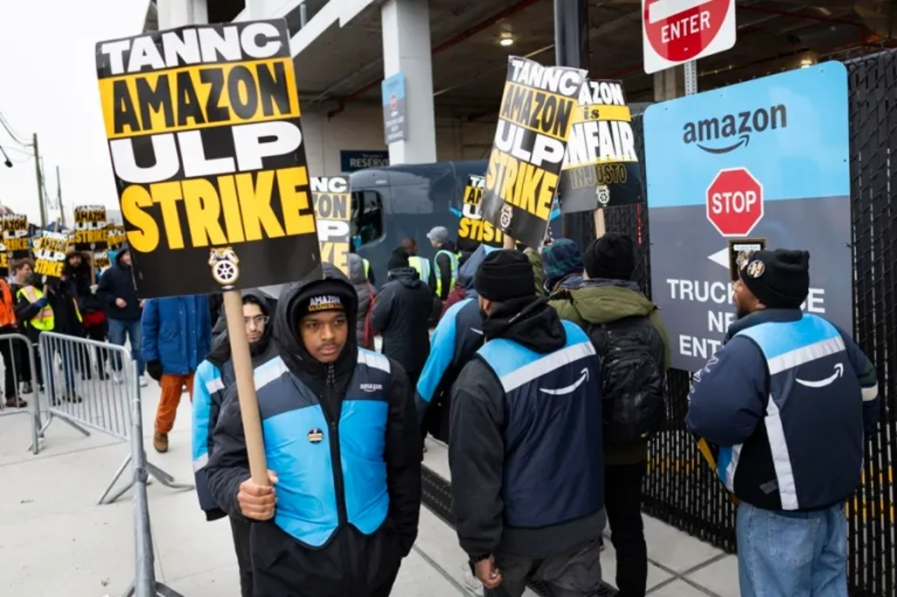 Amazon destinará más de 1,000 mdd en aumentos de salarios y atención médica en EU