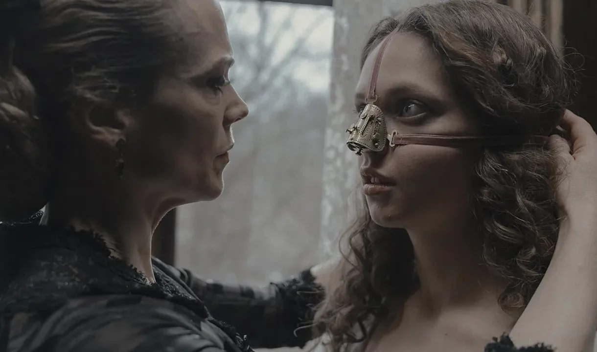 Thea Sofie Loch Næss quien da vida a Cenicienta en ‘La hermanastra fea’: ‘mi sueño de niña era ser actriz y después, princesa’