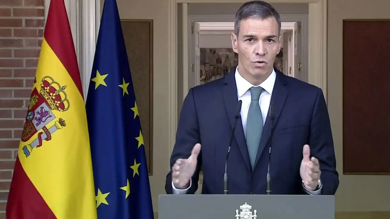El fundador de Telegram arremete contra el presidente español en un mensaje a los usuarios