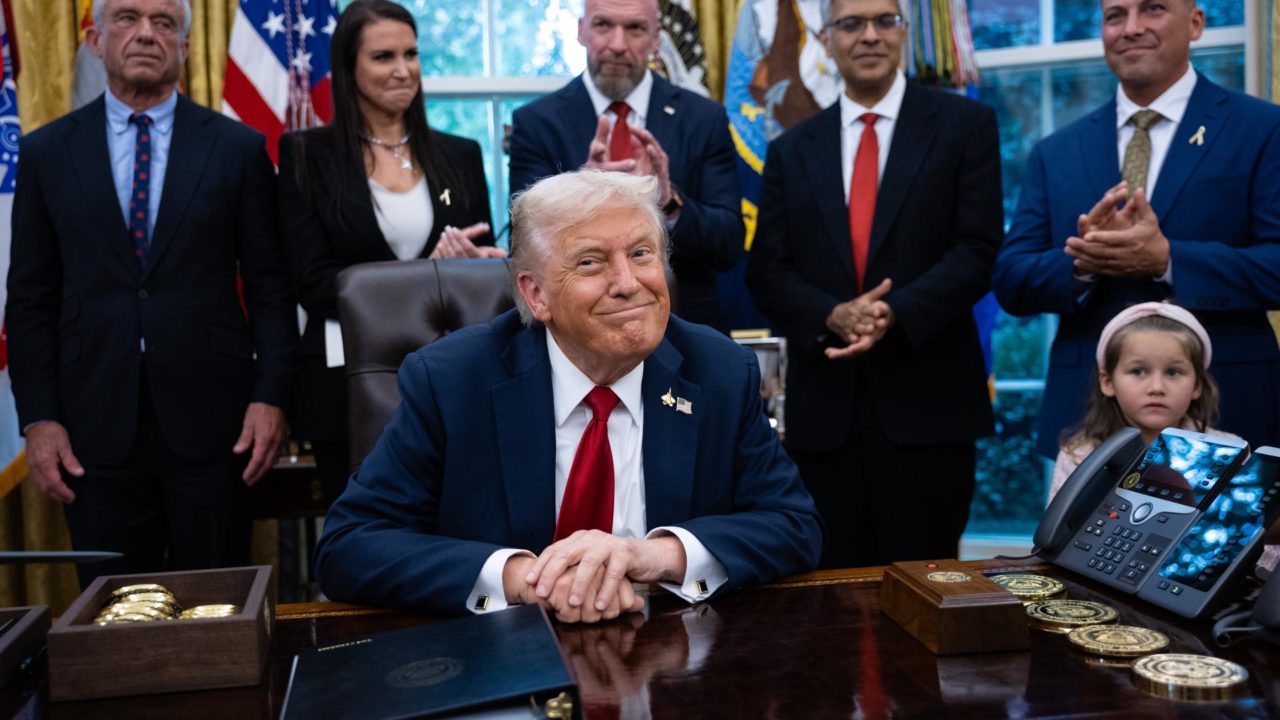 Trump apunta a acuerdos en farmacia, IA, energía y minería antes de las elecciones de mitad de período