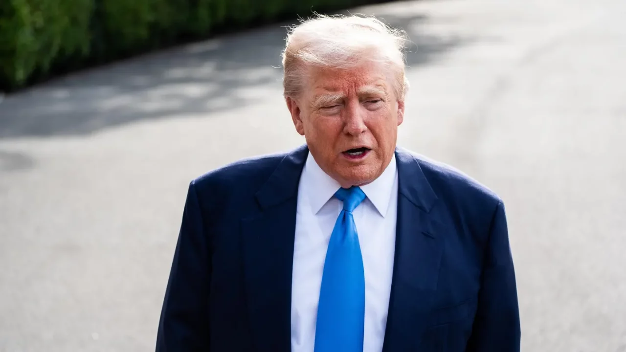 El índice de aprobación de Trump cae a su nivel más bajo en medio del cierre en la última encuesta