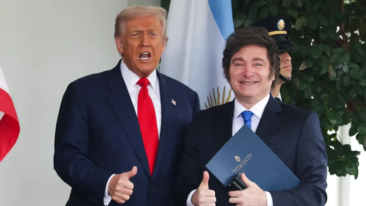 ‘Recibió mucha ayuda de nuestra parte’: Trump elogia la victoria electoral de Milei en Argentina