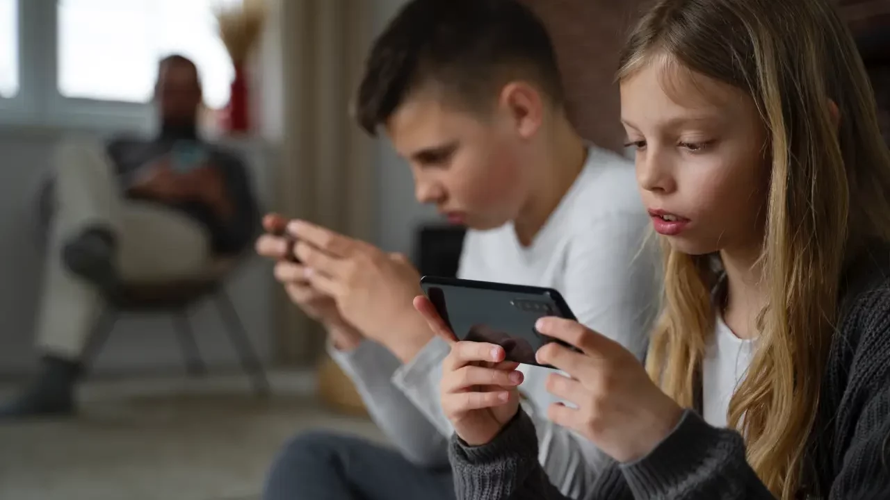 NY demanda a Facebook y otras redes por presunta adicción infantil