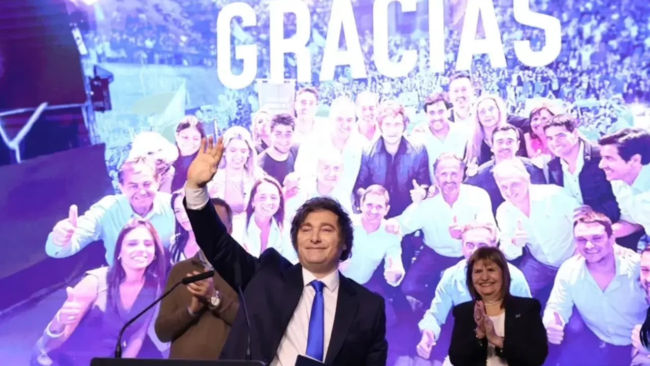 Milei obtiene fuerte respaldo electoral, crece en el Congreso y anticipa reformas