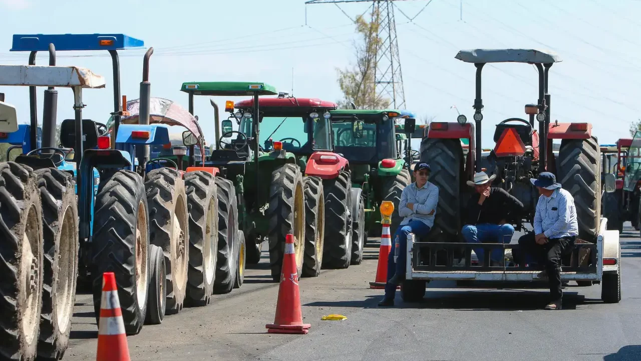 Advierten impacto en costos de distribución y abasto por bloqueos carreteros