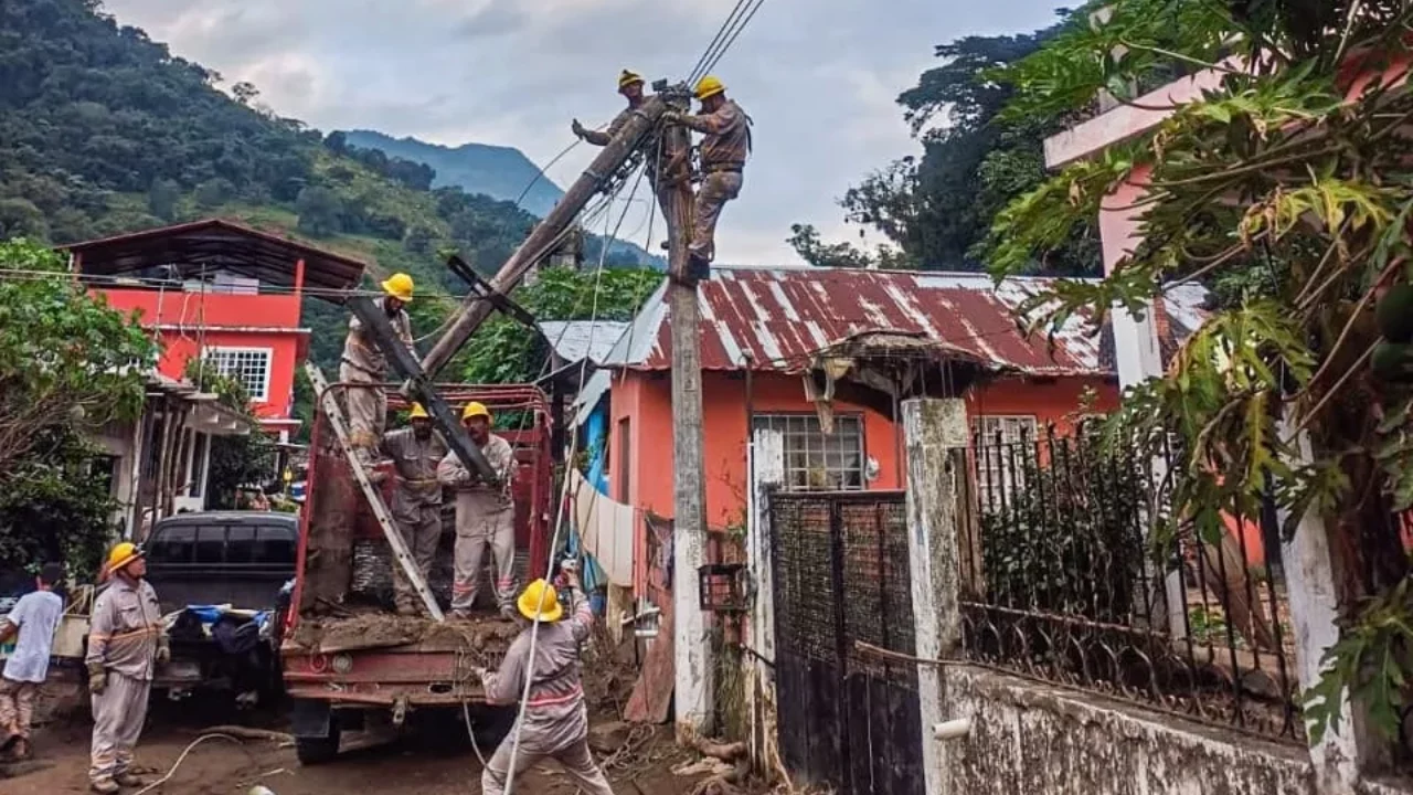 La CFE restablece el 100% de la electricidad en los estados afectados por las inundaciones
