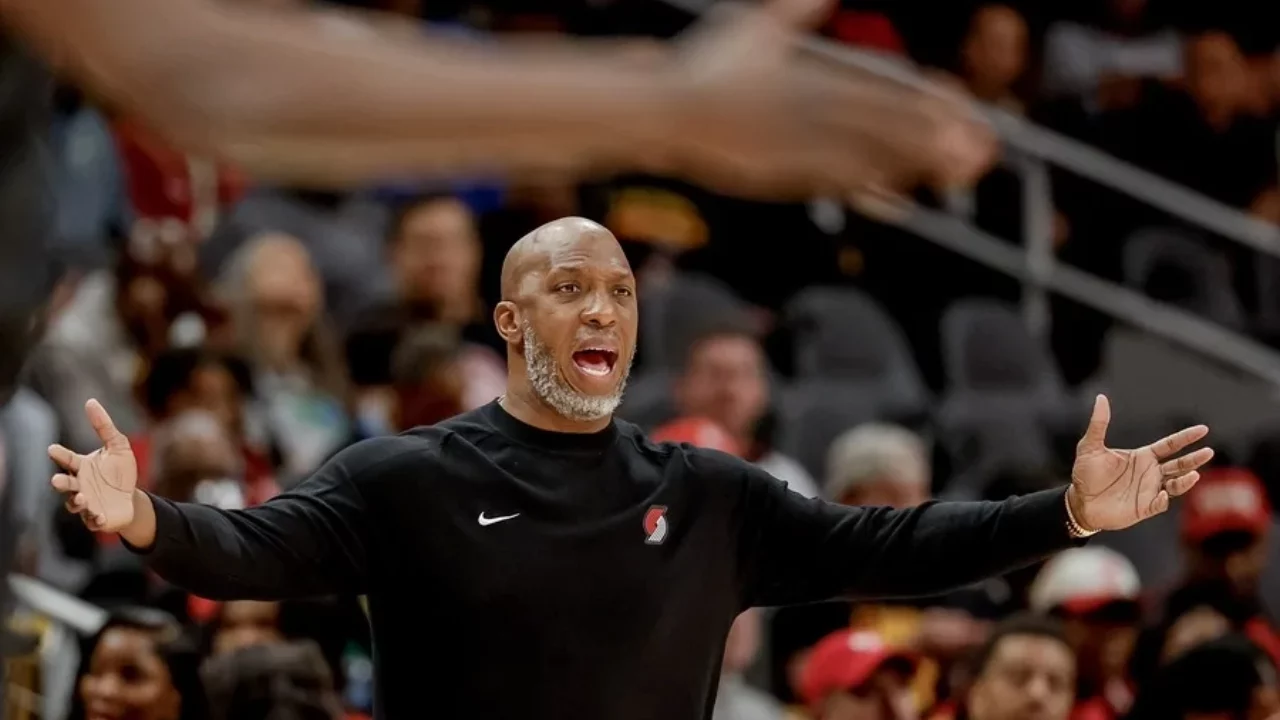 NBA suspende sueldos de jugador Rozier y de entrenador de Portland