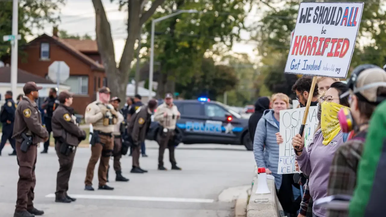 Redadas de ICE en Chicago y tropas de la Guardia Nacional impulsan nuevos planes de estudio: ‘Conozca sus derechos’