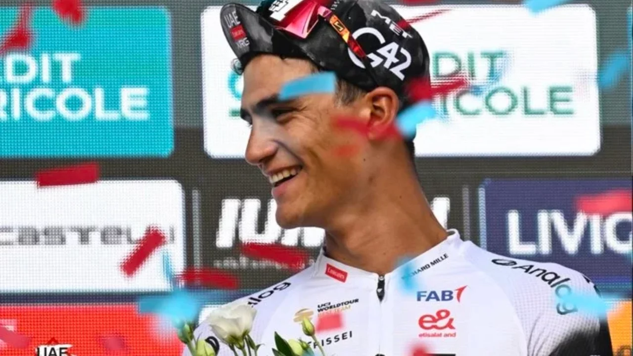 Isaac Del Toro suma su decimoquinta victoria al ganar el Gran Piemonte, primer mexicano en lograrlo
