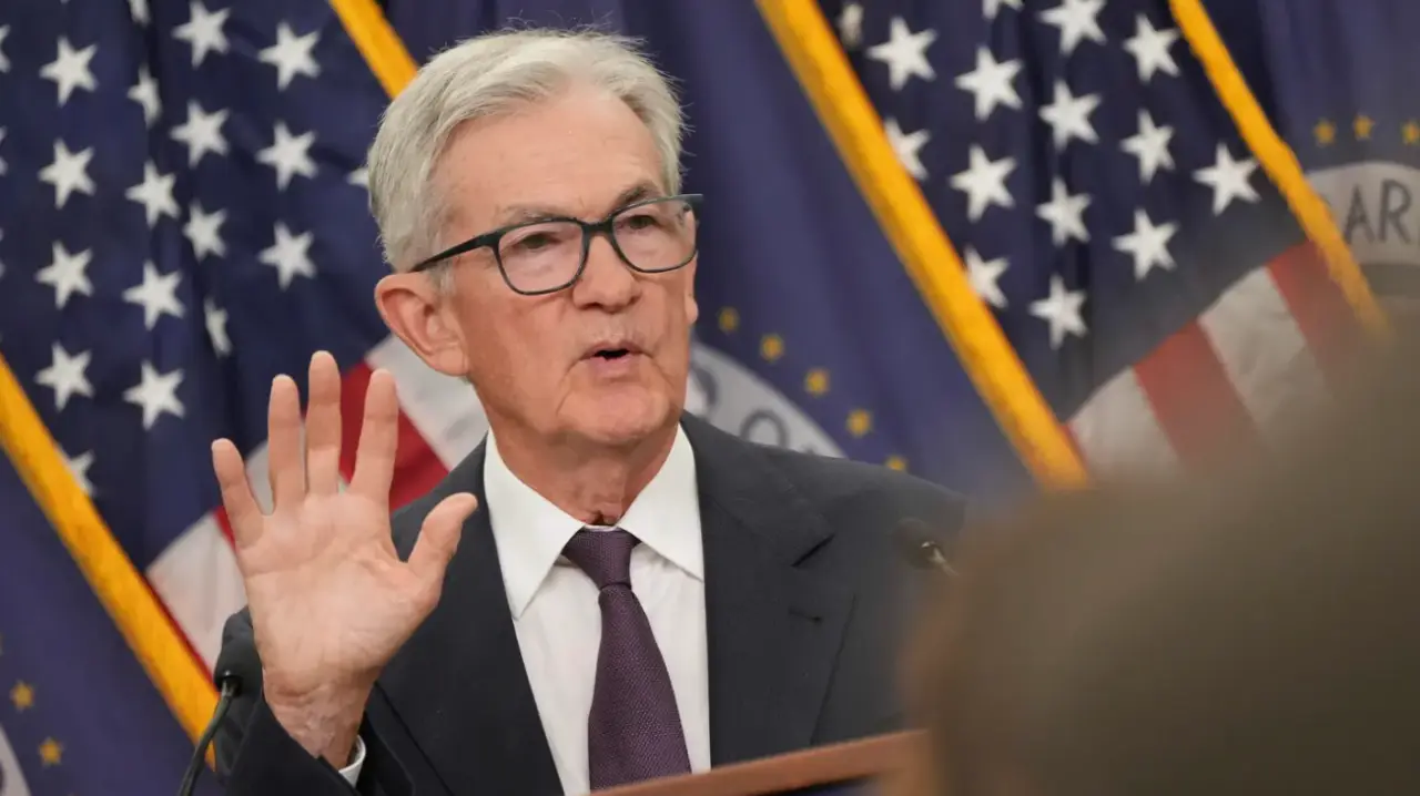 Wall Street baja tras recorte de tasa de interés en EU