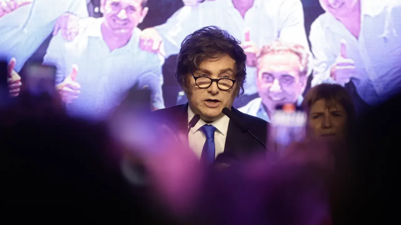 Milei consigue escaños y busca una coalición para impulsar reformas tras ganar elecciones intermedias
