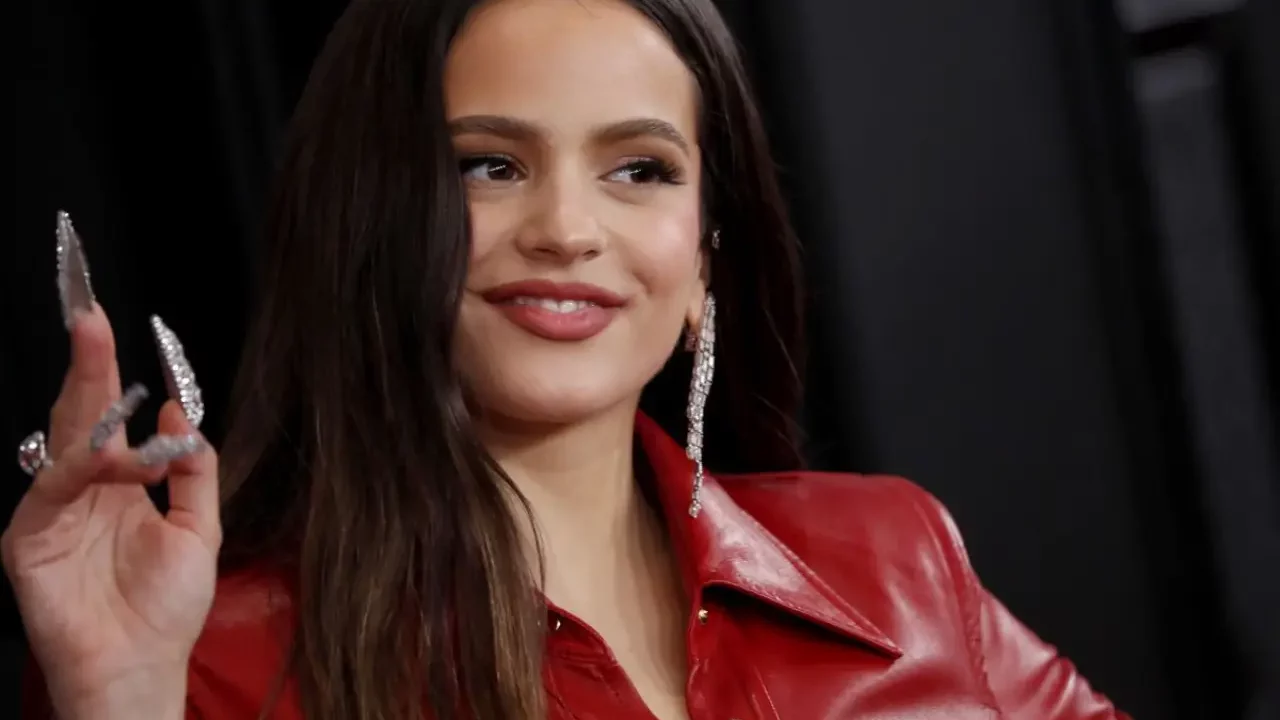 Rosalía celebra la ‘mística femenina’ ante un mundo necesitado de ‘fe’