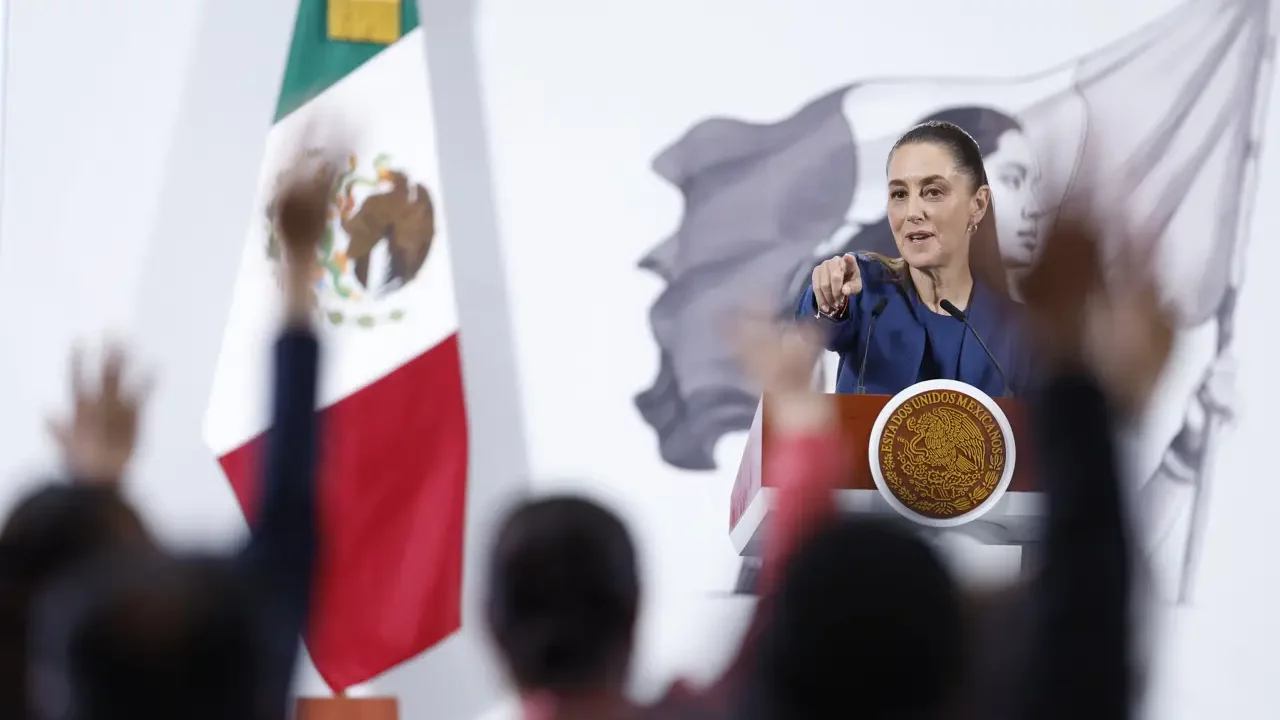 Sheinbaum llama a ‘cumplirle al pueblo’ al celebrar su primer año en la presidencia