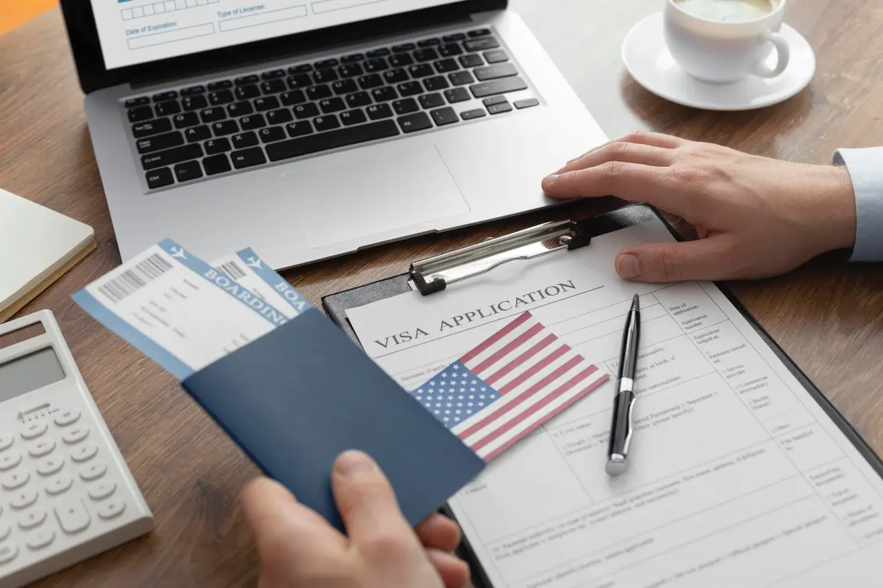 Sindicatos demandan al gobierno de Trump por cambios a la visa de trabajo H1B