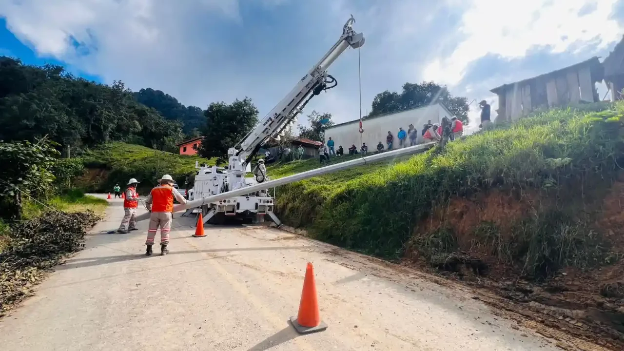 Restablecimiento de energía en entidades afectadas por lluvias llega a 93%: CFE