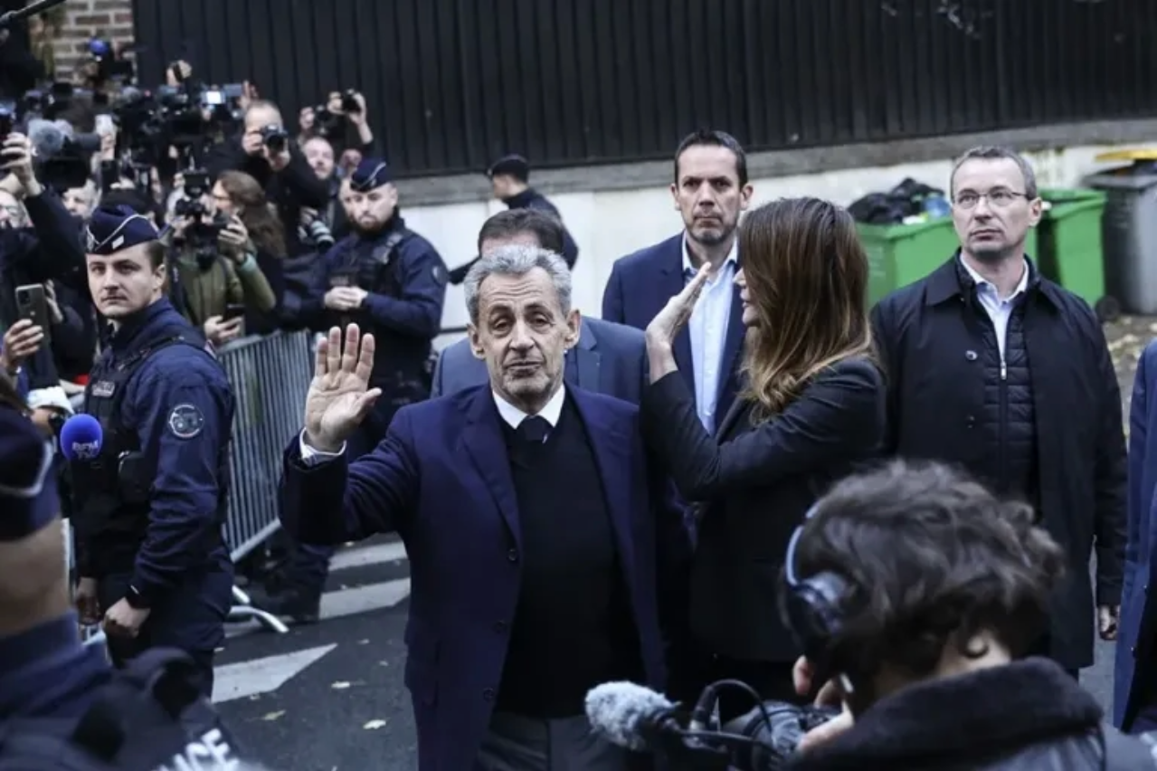 El expresidente francés, Nicolas Sarkozy, será protegido por la policía durante su condena en prisión