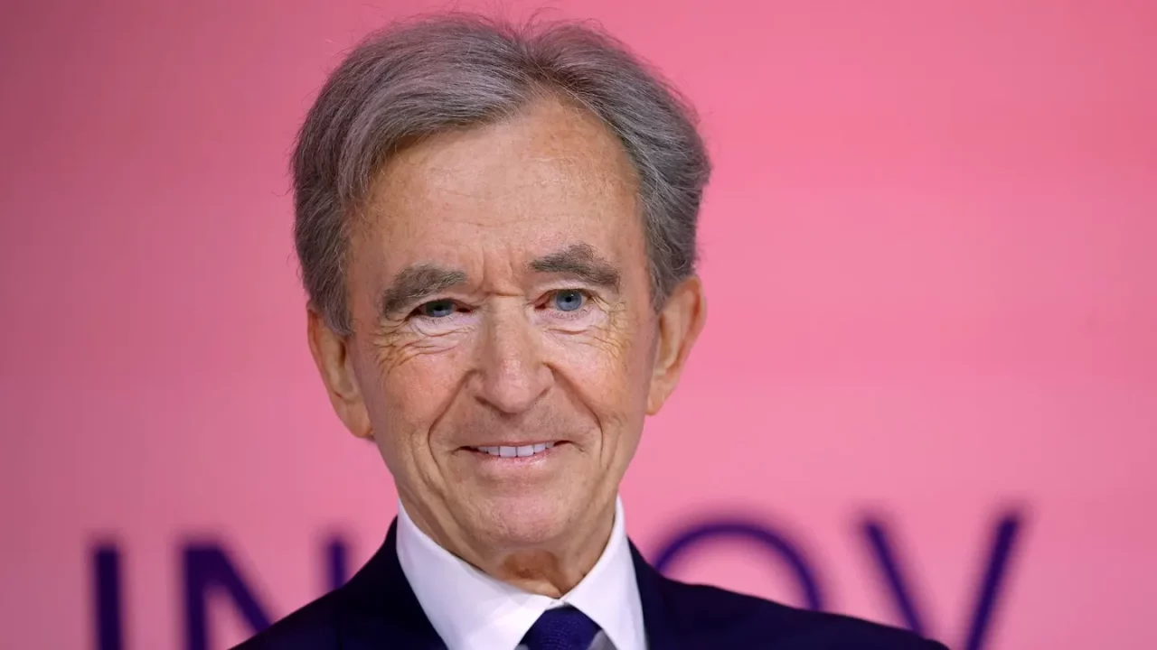 La fortuna de Bernard Arnault aumenta a 19,000 mdd tras ganancias de LVMH que impulsan sus acciones