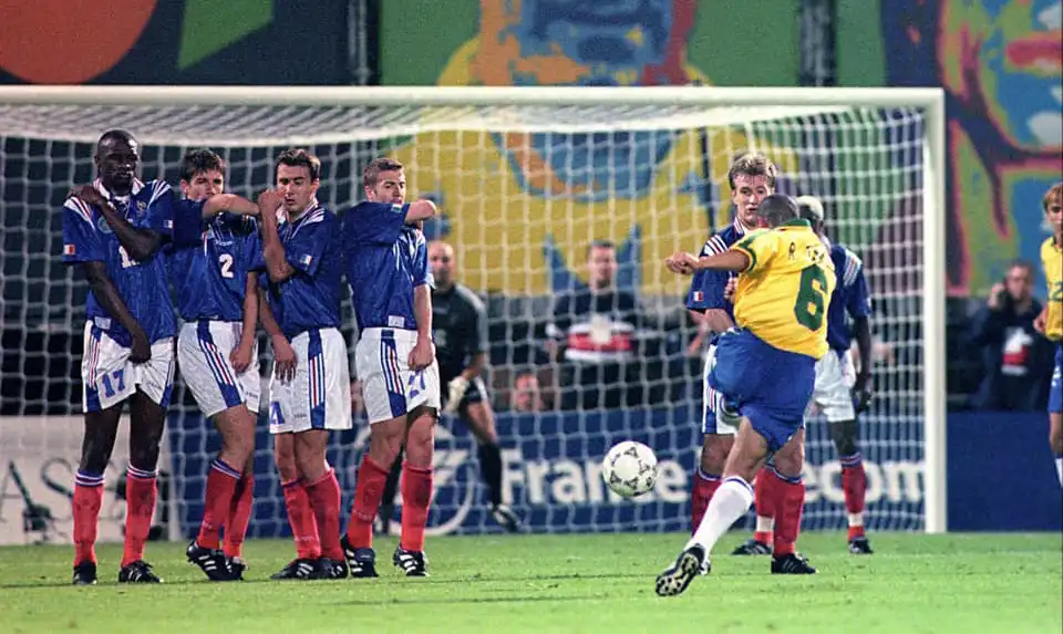 Los goles de falta, una especie en extinción en el fútbol moderno