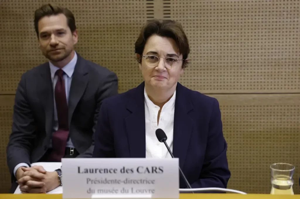 presidenta-Louvre-robo