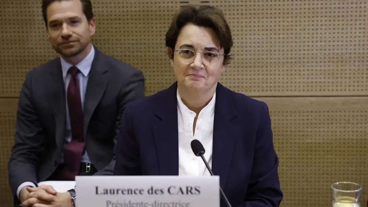La presidenta del Louvre dice que le garantizaron la seguridad de las joyas robadas