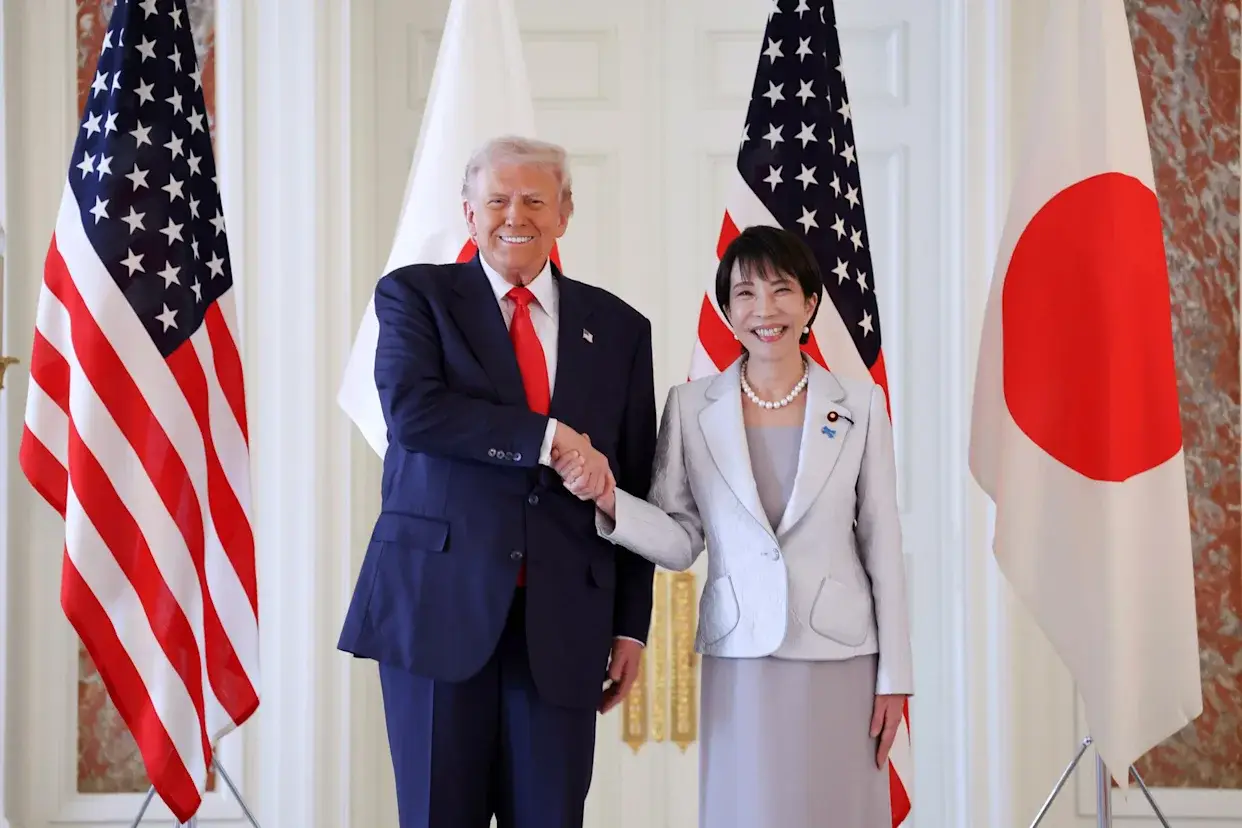 Trump elogia a la primera mujer líder de Japón y firma un acuerdo sobre tierras raras